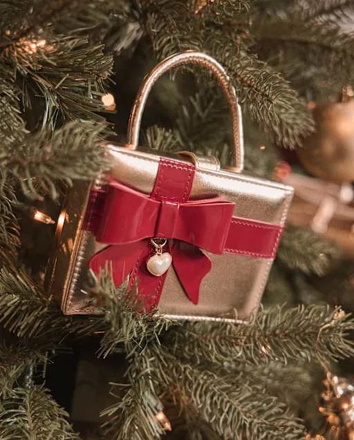 Girls Present Bag - Royal Christmas